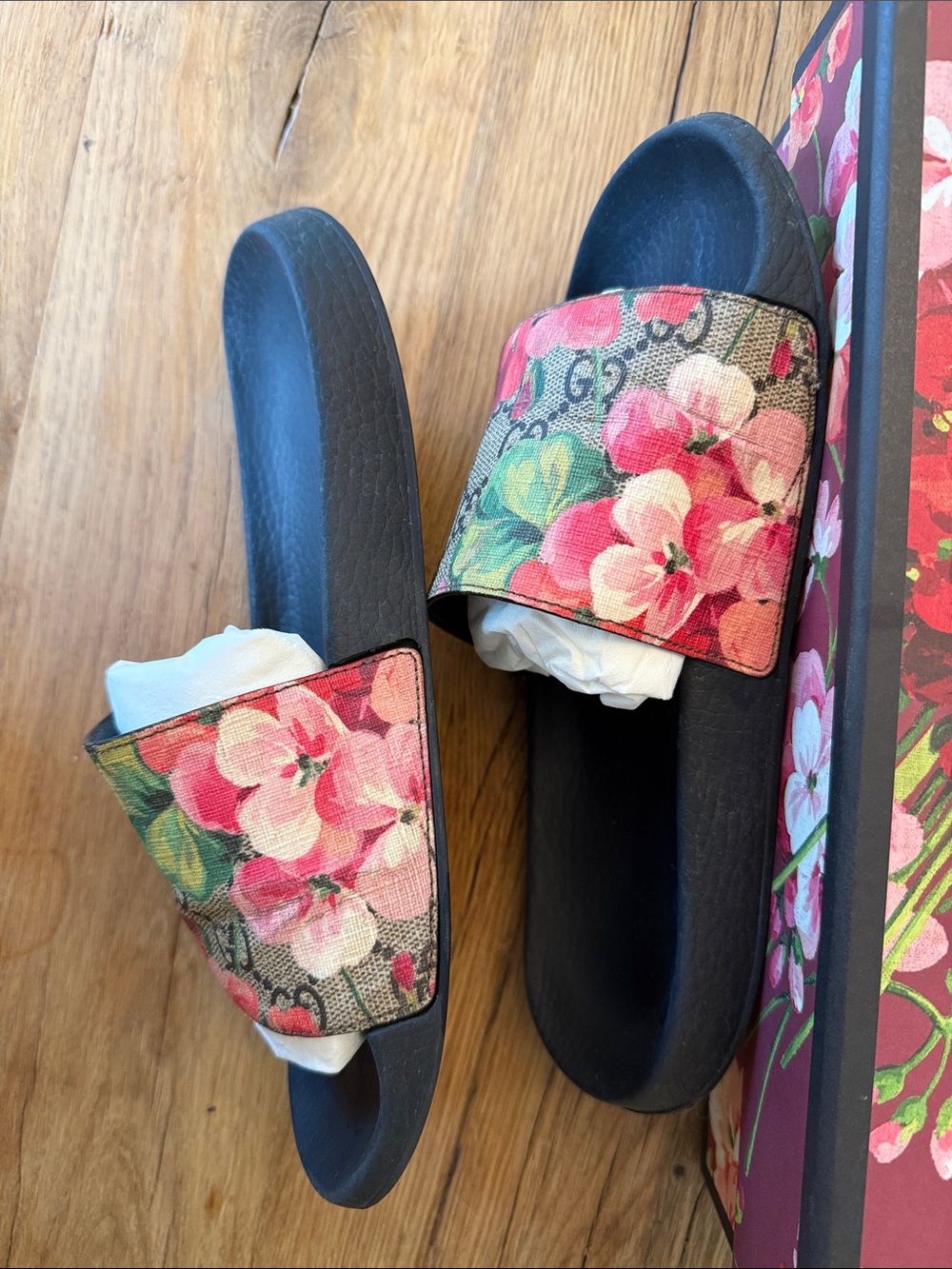 Gucci Blooms Pool Slides - Picture 3 of 10